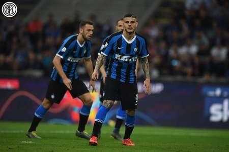 奥格斯堡0-0云达不莱梅，施密德错失良机（奥格斯堡与云达不莱梅0-0收场，施密德挥霍良机）