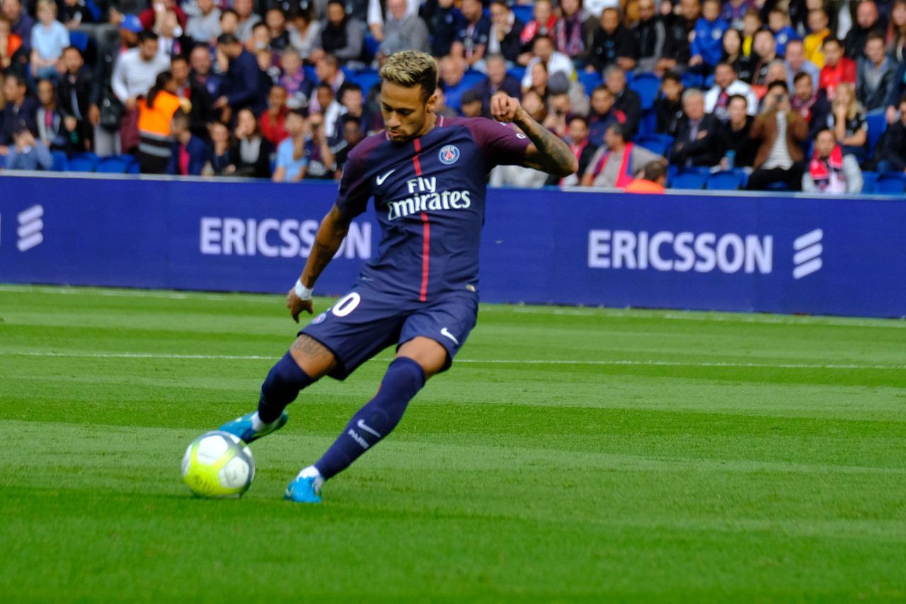 皮亚尼奇重返尤文训练基地，与斯帕莱蒂、基耶利尼合影（皮亚尼奇回到尤文训练基地，与斯帕莱蒂、基耶利尼合影留念）