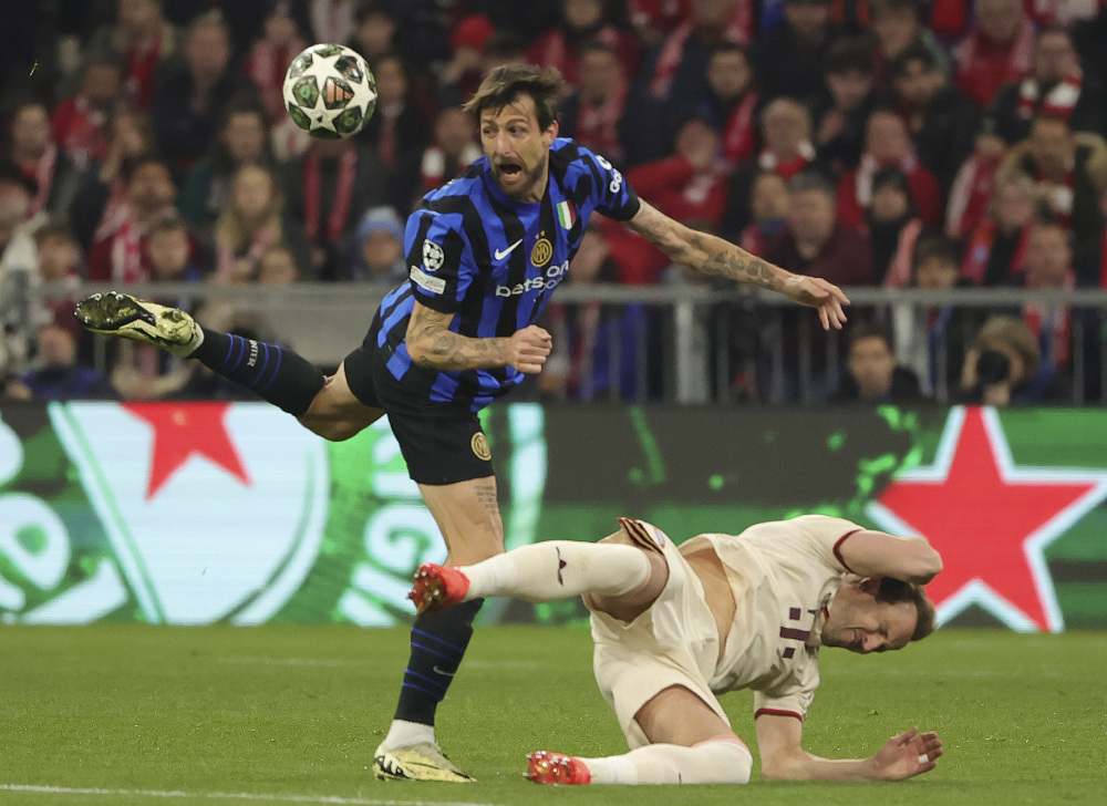 记者：阿隆索执教皇马后常与瓜帅交流；他可能不想小熊留队（记者：阿隆索入主皇马后与瓜帅交流频繁，或无意让小熊留队）