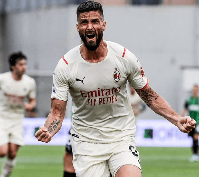 罗马因进攻乏力计划引中锋以提升欧冠竞争力。（进攻乏力，罗马拟引进中锋增强欧冠竞争力）