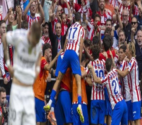 足协主席宋凯现身成都，徐正源、韦世豪、胡荷韬在酒店迎接（足协主席宋凯抵蓉，徐正源、韦世豪、胡荷韬酒店迎接）