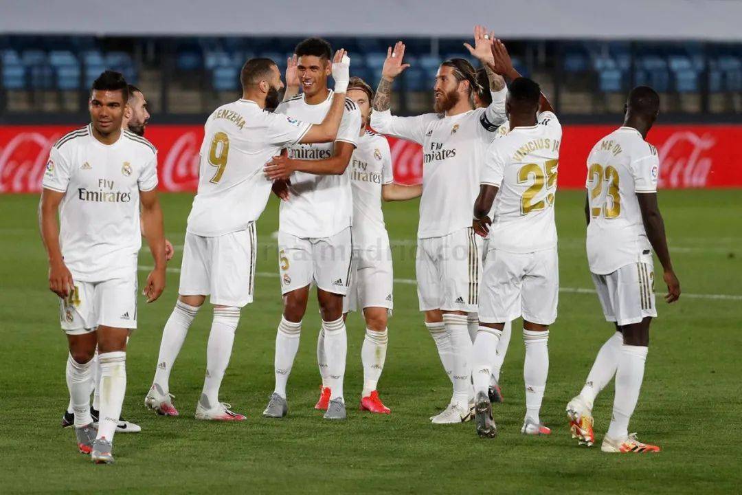 法尔克：纽卡等队曾想引进卡尔，但拜仁抢先与球员完成续约（法尔克：纽卡等队有意卡尔，拜仁先一步与其完成续约）