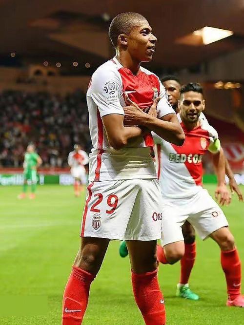 法兰克福4-3逆转科隆，伯卡特梅开二度，达胡德建功（法兰克福4-3翻盘科隆：伯卡特双响，达胡德破门）