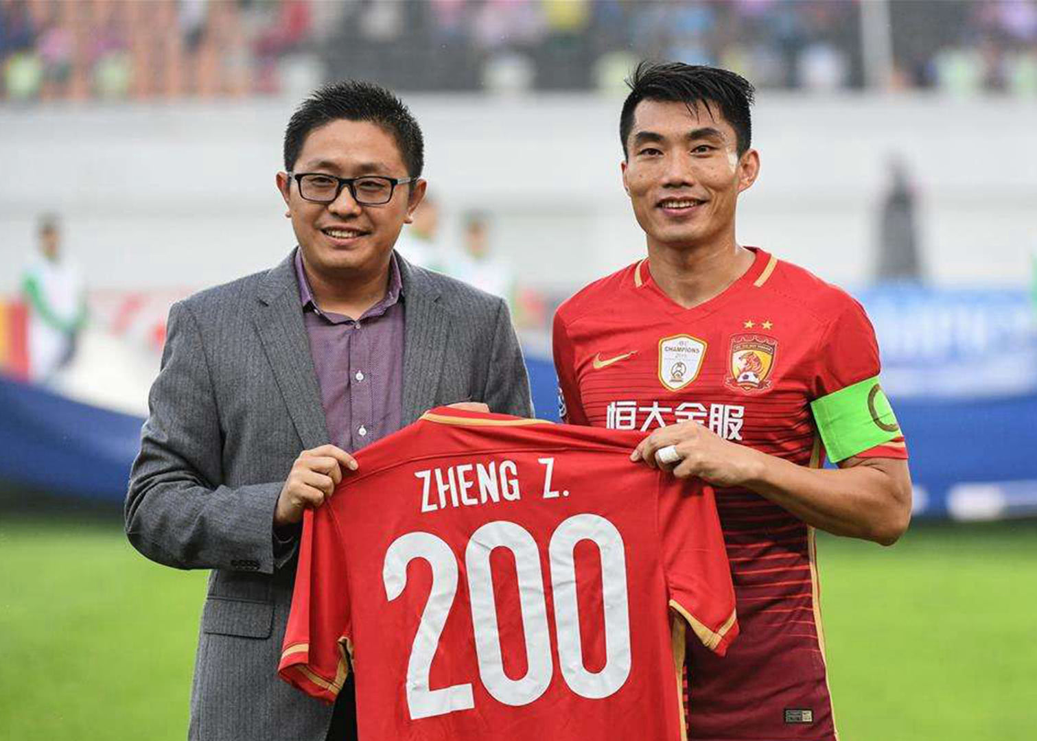 川超联赛出现暴力事件，凉山队球员比赛结束后飞踹裁判（川超联赛发生暴力冲突，凉山队员赛后飞踹裁判）