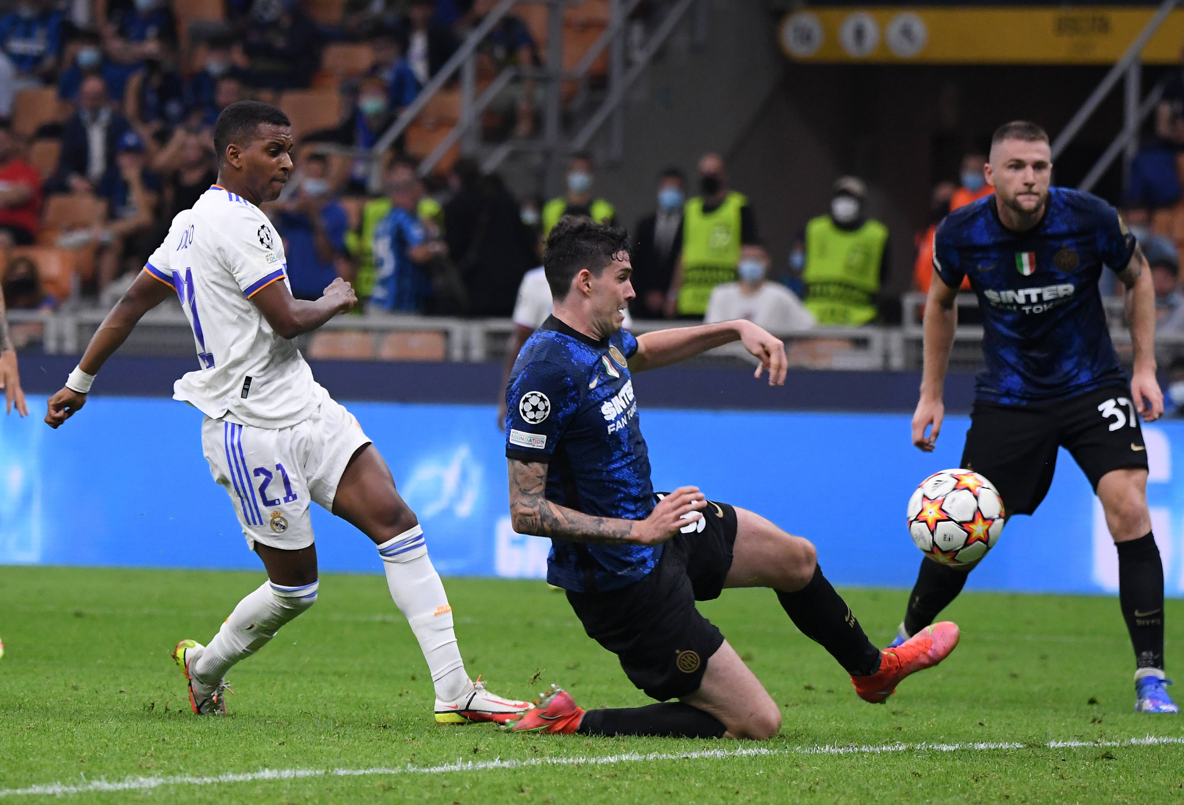 近8次代表西班牙出战正式比赛，奥亚萨瓦尔贡献7球6助攻（奥亚萨瓦尔近8场代表西班牙出战，斩获7球6助攻）