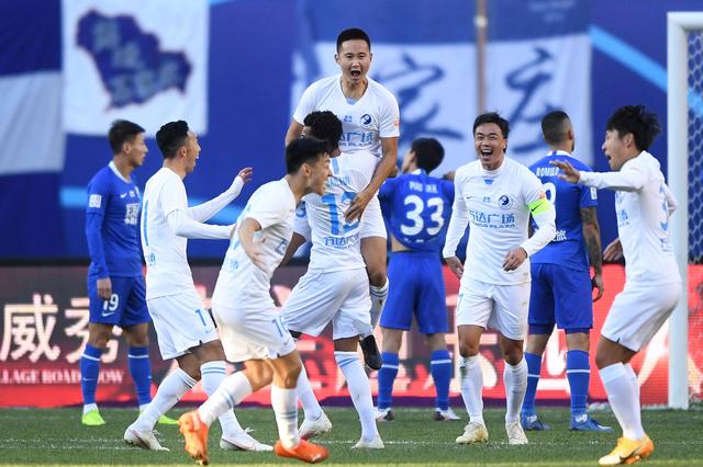 申花连续两个赛季在亚冠输给柔佛，共丢6球、仅打进1球（申花亚冠连两季负柔佛：被灌6球仅入1球）