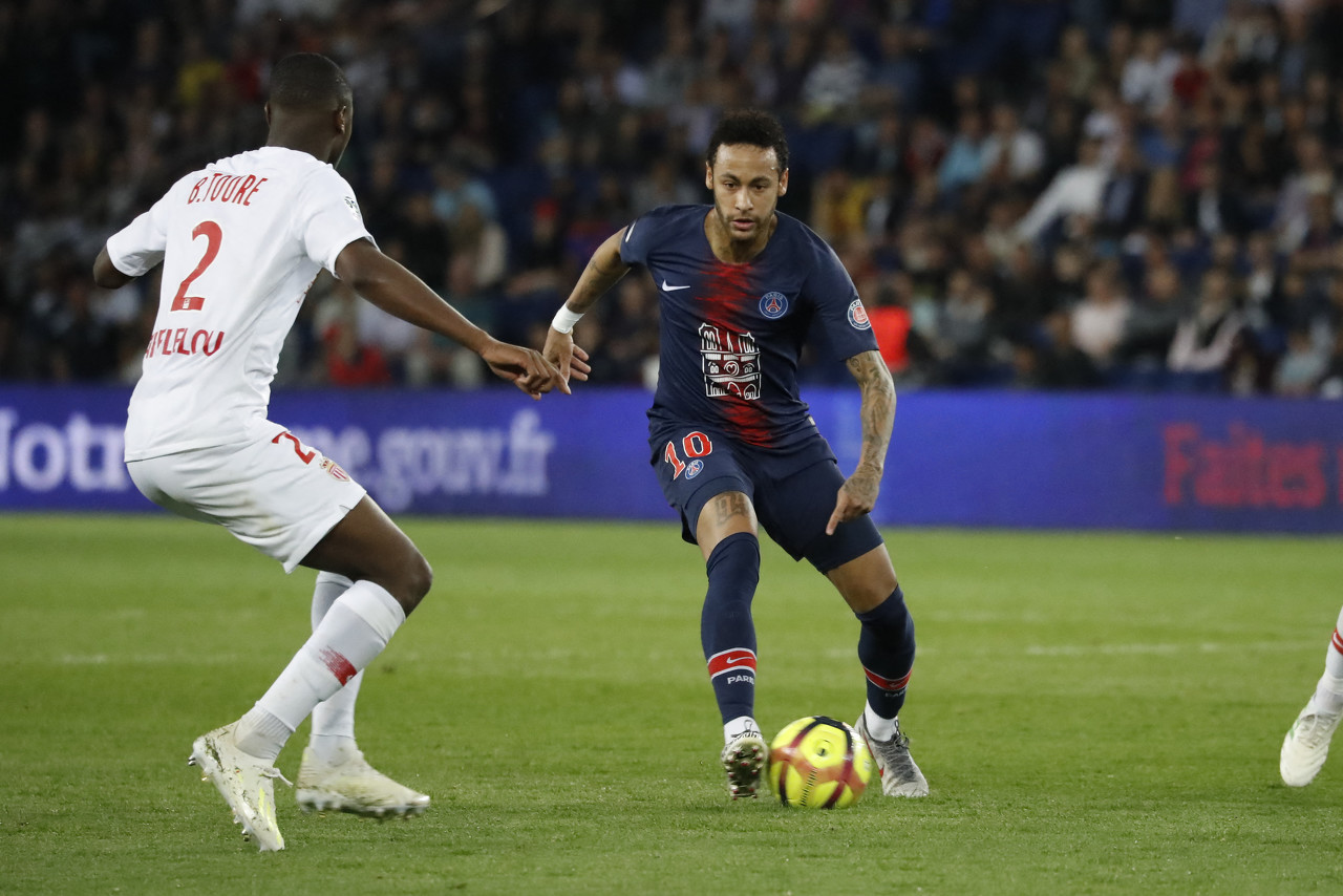 东体：足协要求所有女足国脚踢完全运会后立刻赶往国家队报到（东体：足协规定所有女足国脚全运会结束后立即前往国家队集合）