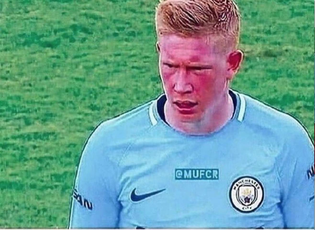 菲尔-琼斯：阿森纳可以充分利用拜仁在定位球防守上的弱点（菲尔-琼斯：阿森纳可充分利用拜仁定位球防守漏洞）