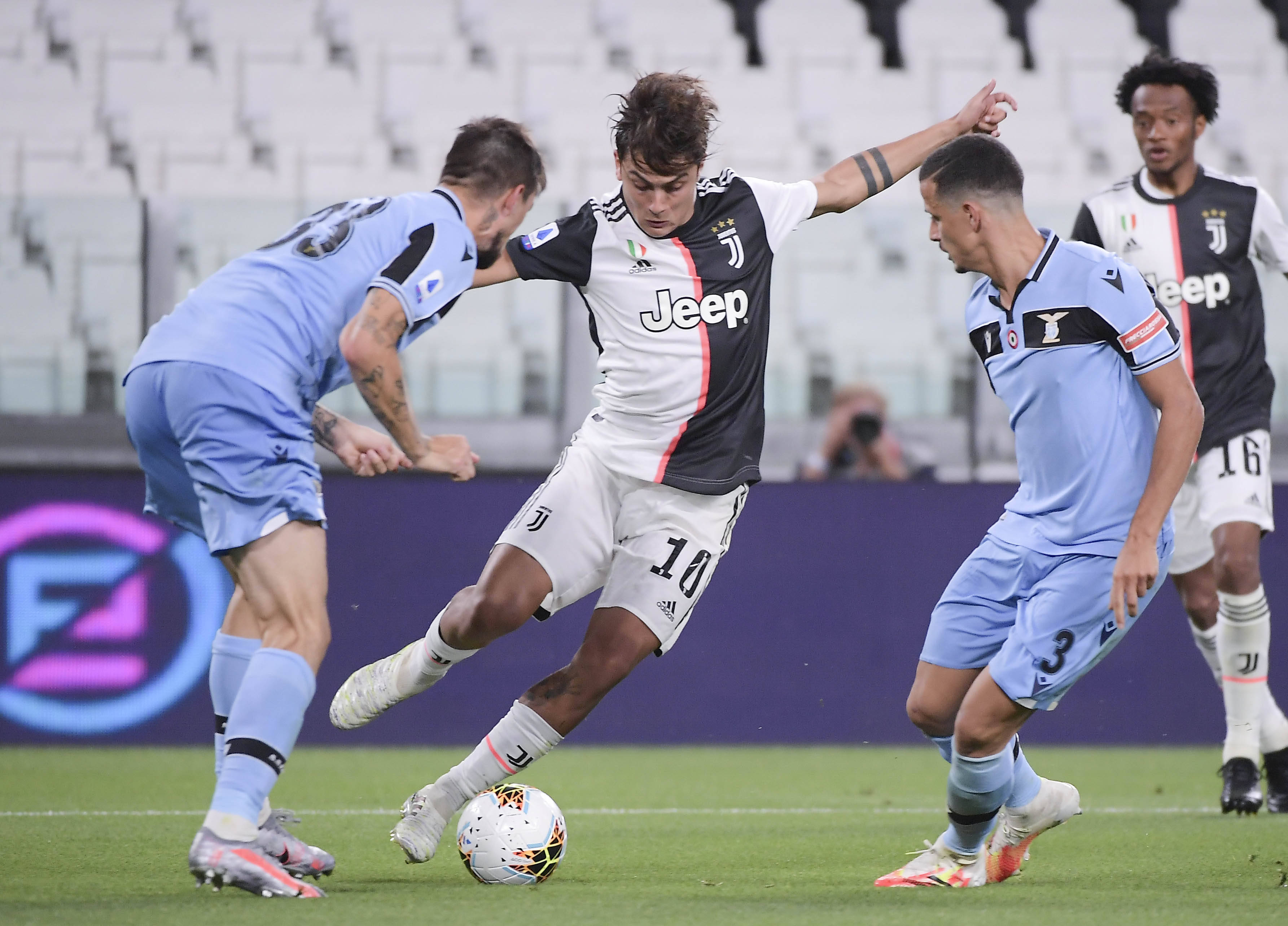 伊劳拉：曼联已经签下了很好的球员，我们现在与曼联差距很大（伊劳拉：曼联引援出色，我们与他们差距很大）