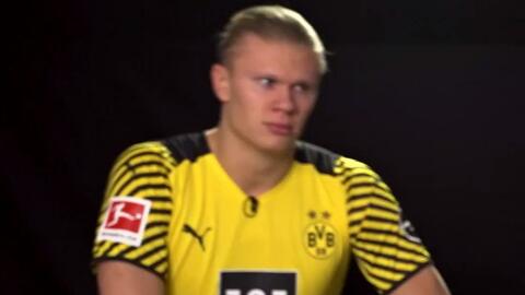 吴少聪女友晒足协杯冠军奖牌：男朋友带的苏州特产