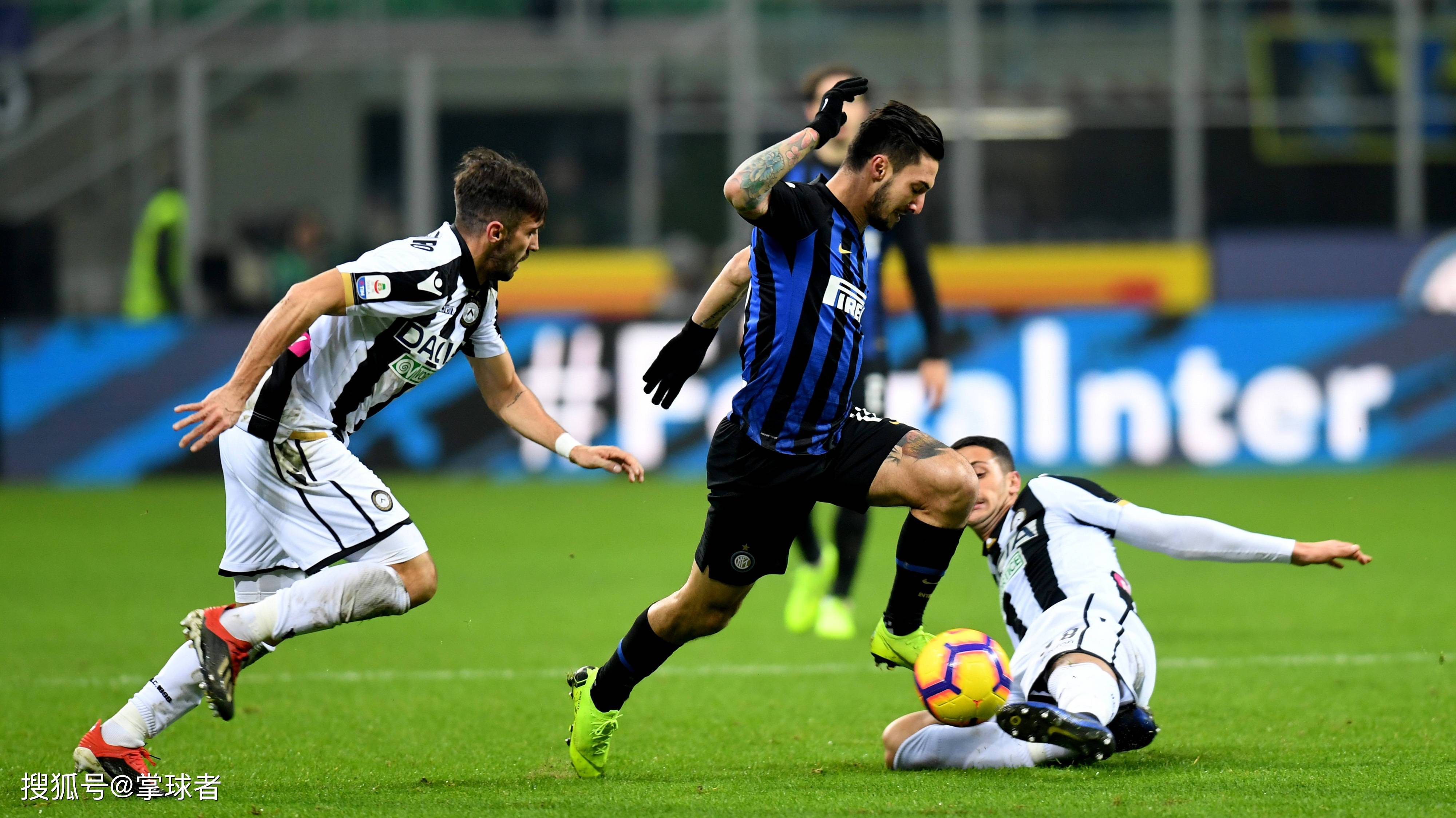 前巴萨门将：亚马尔是位天赋异禀的球员，但他需要向梅罗学习（前巴萨门神：亚马尔天赋出众，仍需向梅罗看齐）