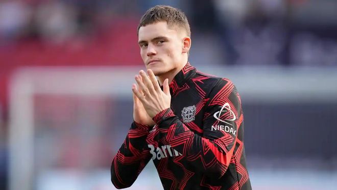 追逐总冠军的心始终没变！（逐梦总冠军的初心从未动摇！）