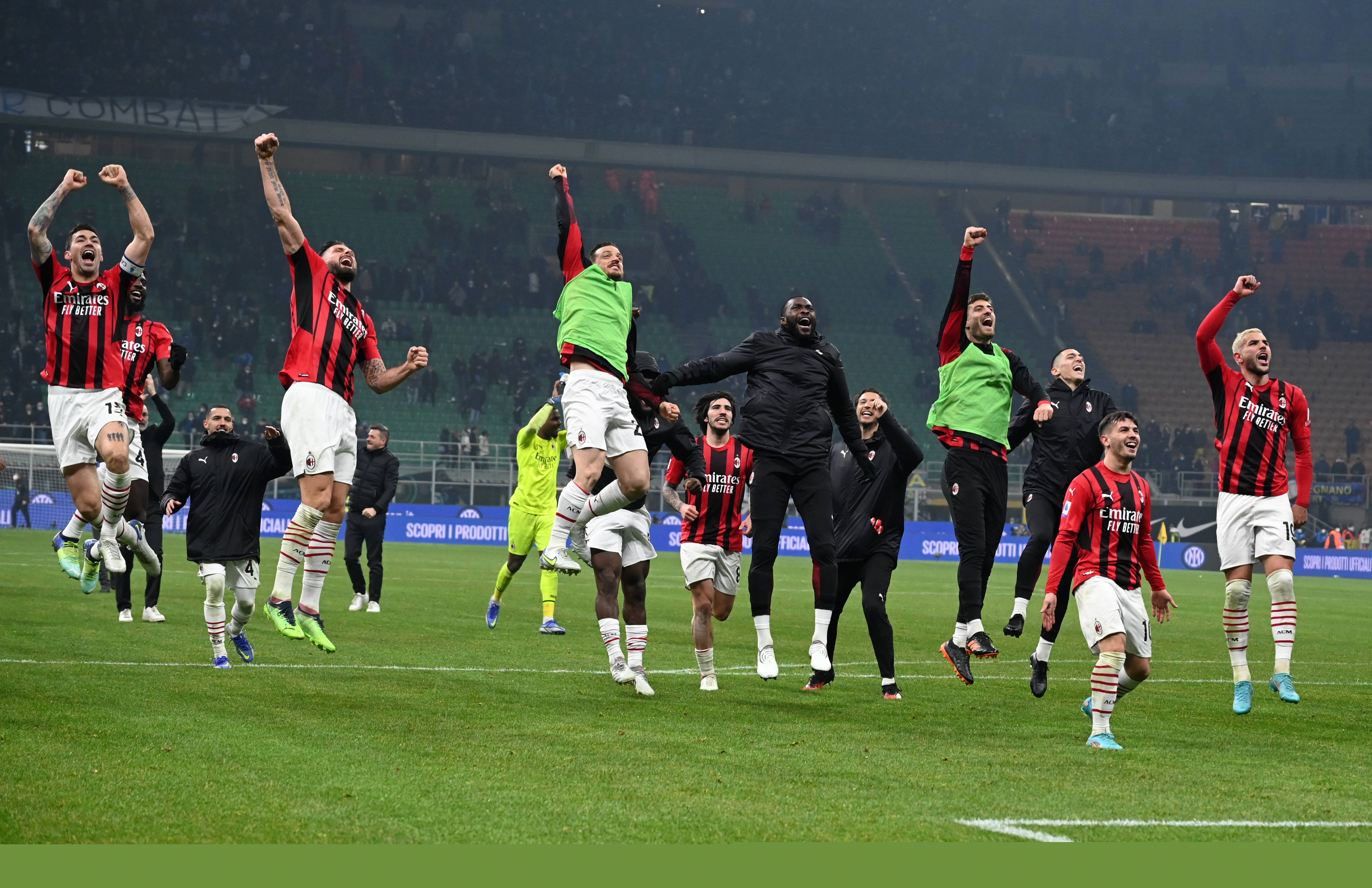 状态火热！布朗&塔克半场合砍25分撑起广厦进攻重任（手感正热！布朗与塔克半场携手25分扛起广厦进攻大旗）