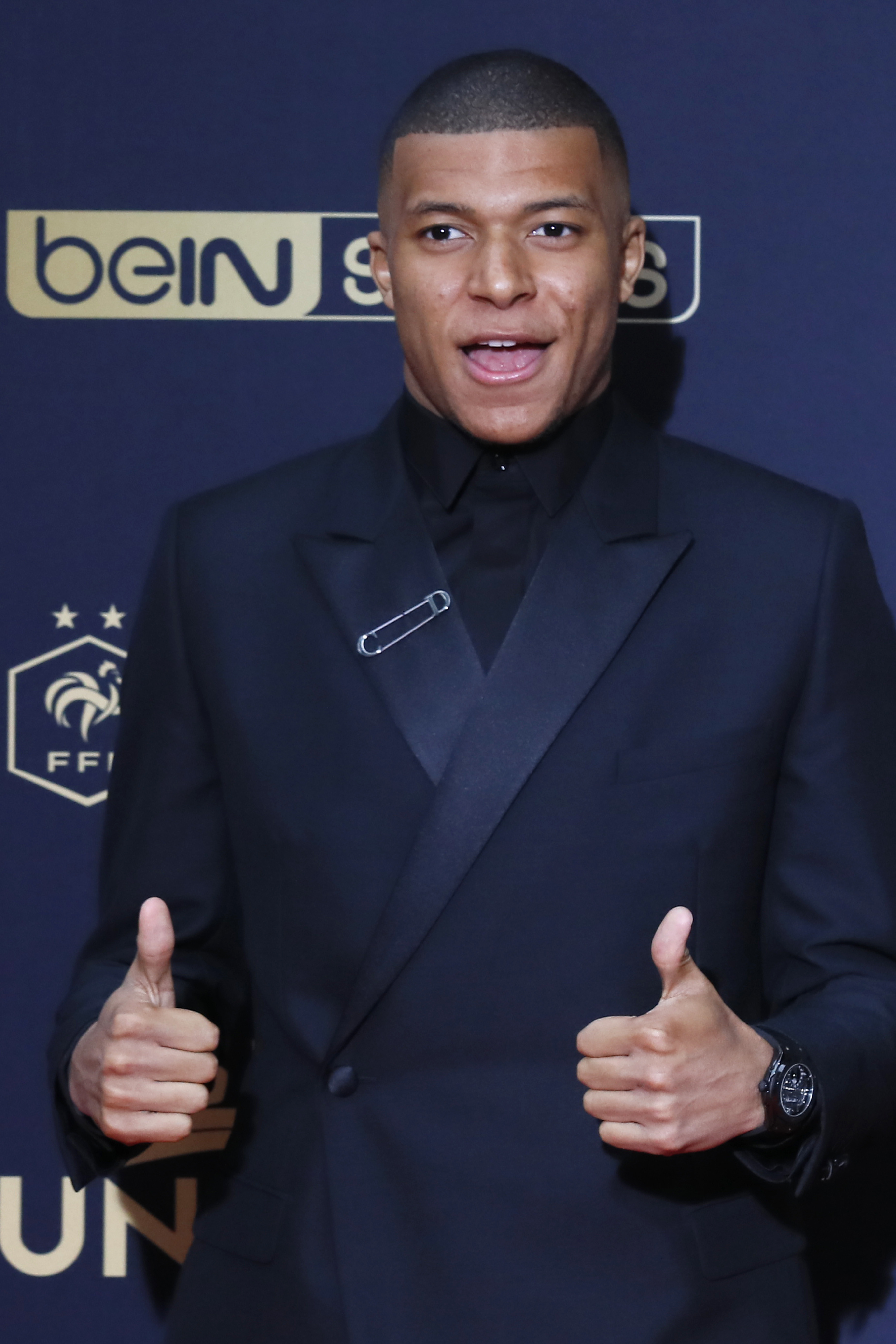 弗里克：理解亚马尔对换下不满，下次我会让他坐替补席（弗里克：理解亚马尔对被换下不满，下次将安排他打替补）